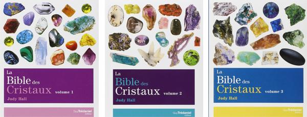 Couvertures des trois volumes de " La bible des critaux"